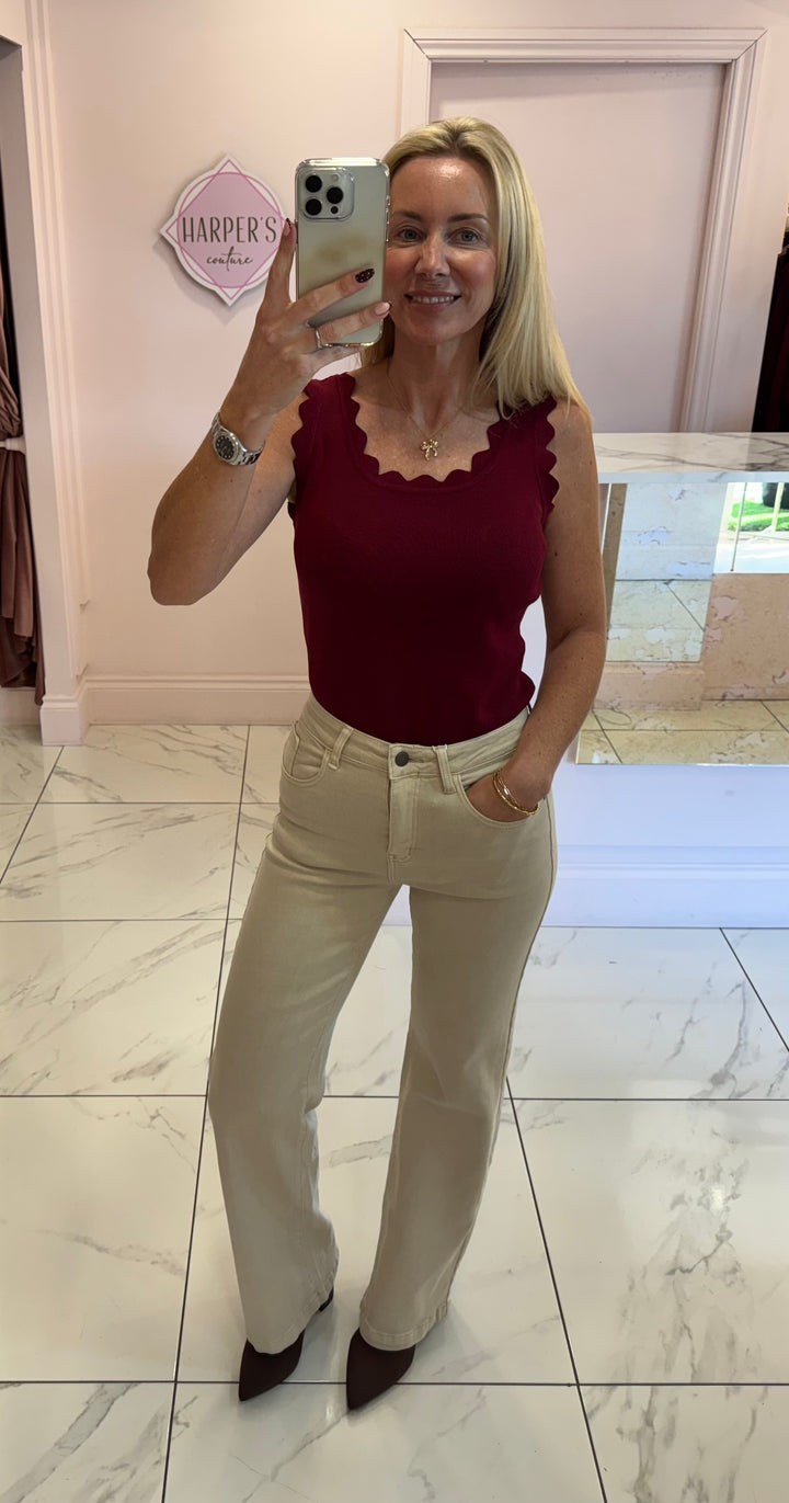 Lakey Scallop Edge Fine Knit Top