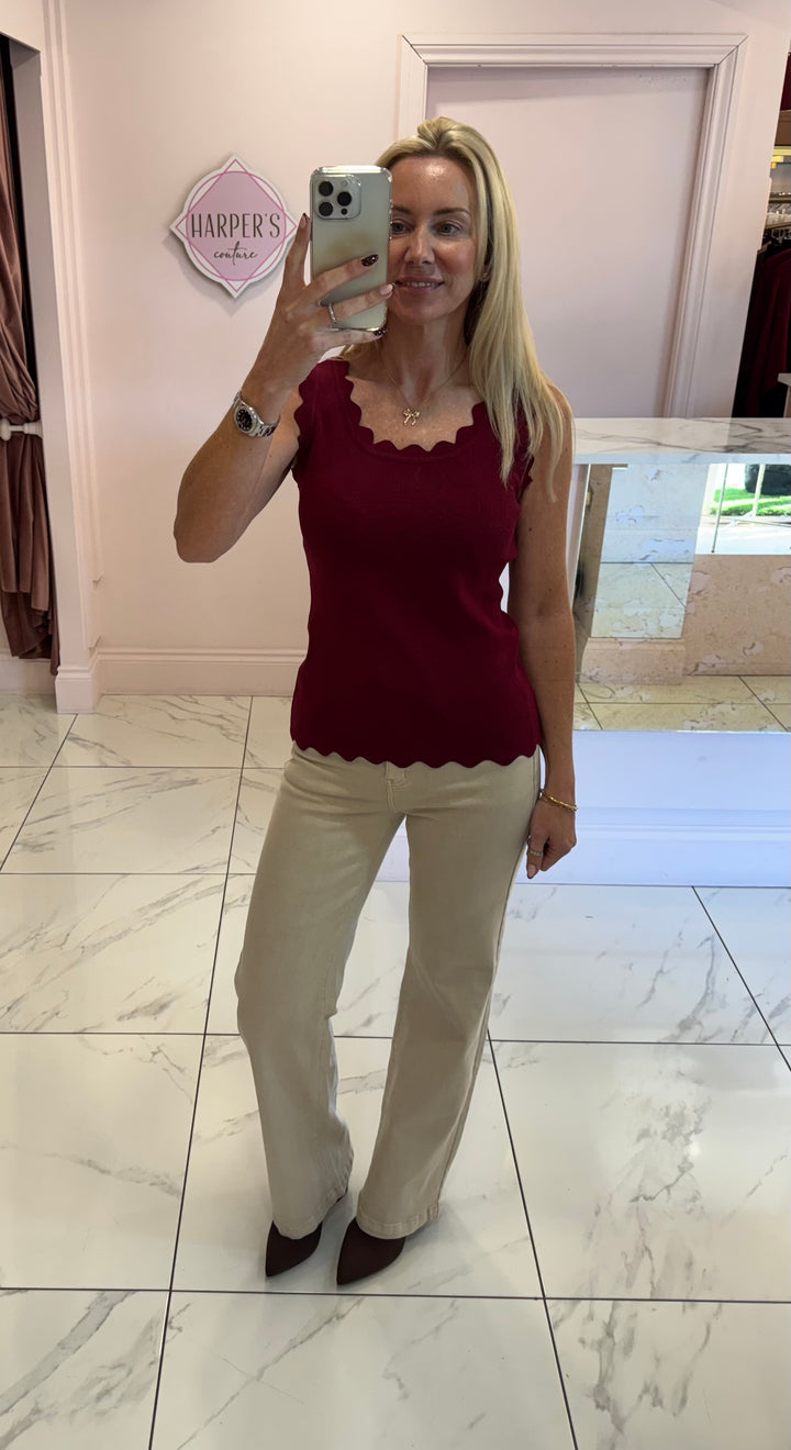 Lakey Scallop Edge Fine Knit Top