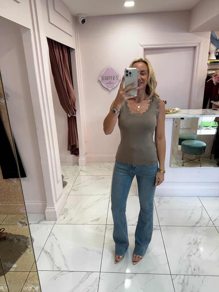 Lakey Scallop Edge Fine Knit Top