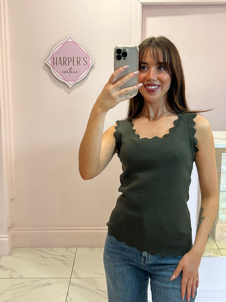 Lakey Scallop Edge Fine Knit Top