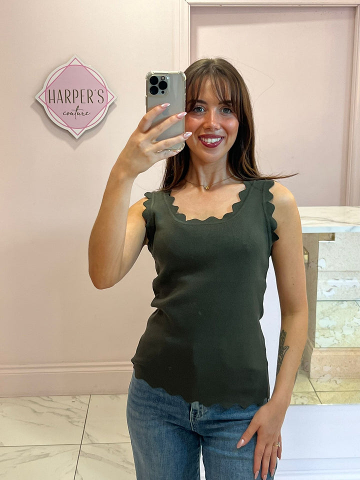 Lakey Scallop Edge Fine Knit Top