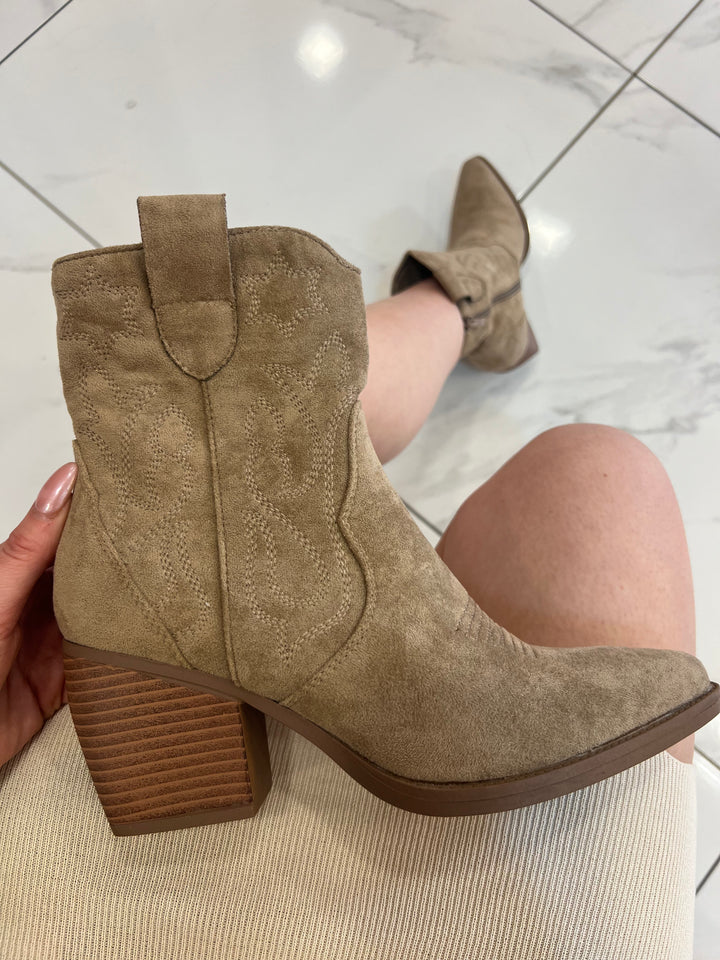 Cassidy Beige Cowboy Boots