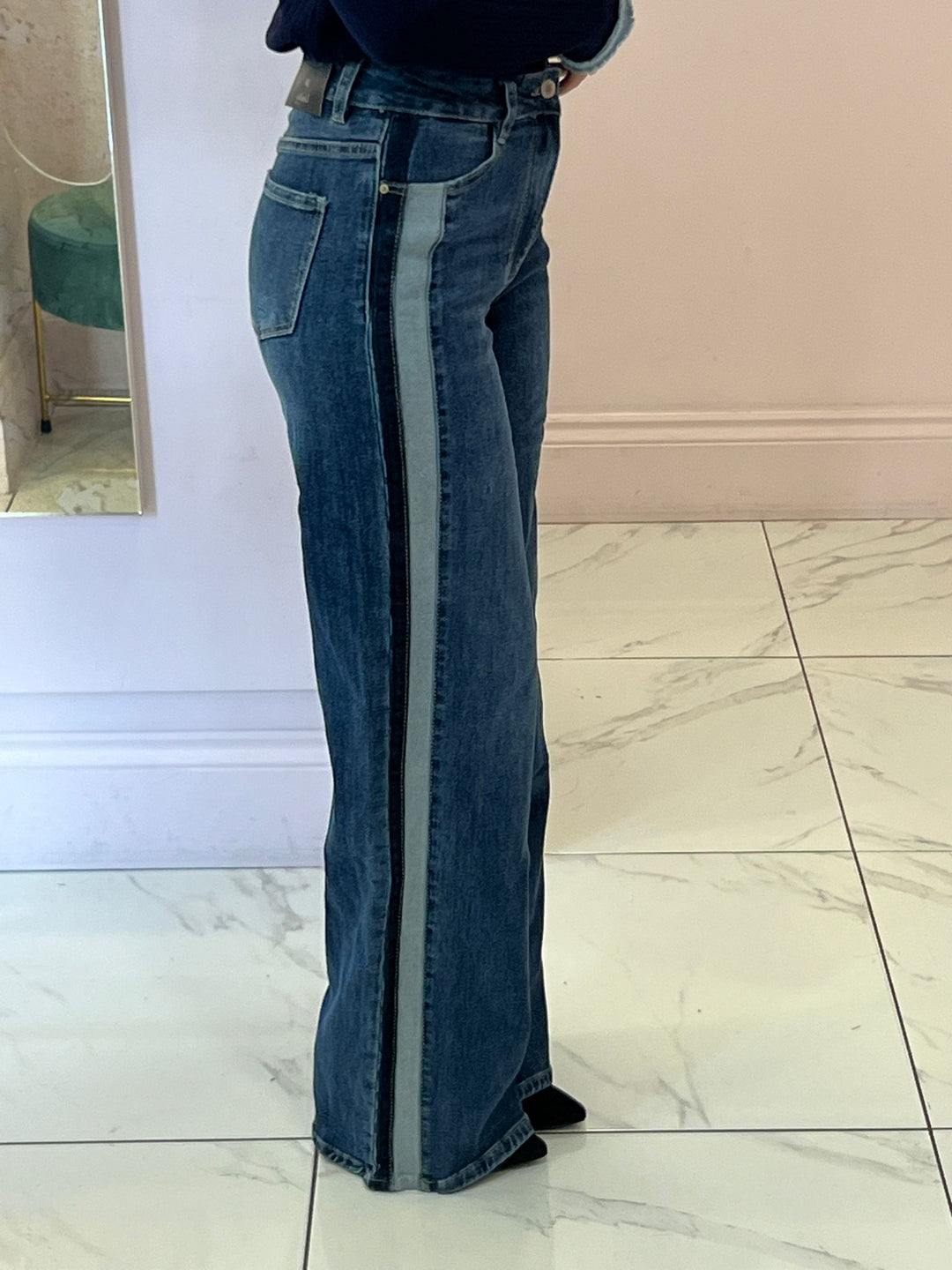 Leonie Dad Fit Stretch Jeans with darker Seam Detail
