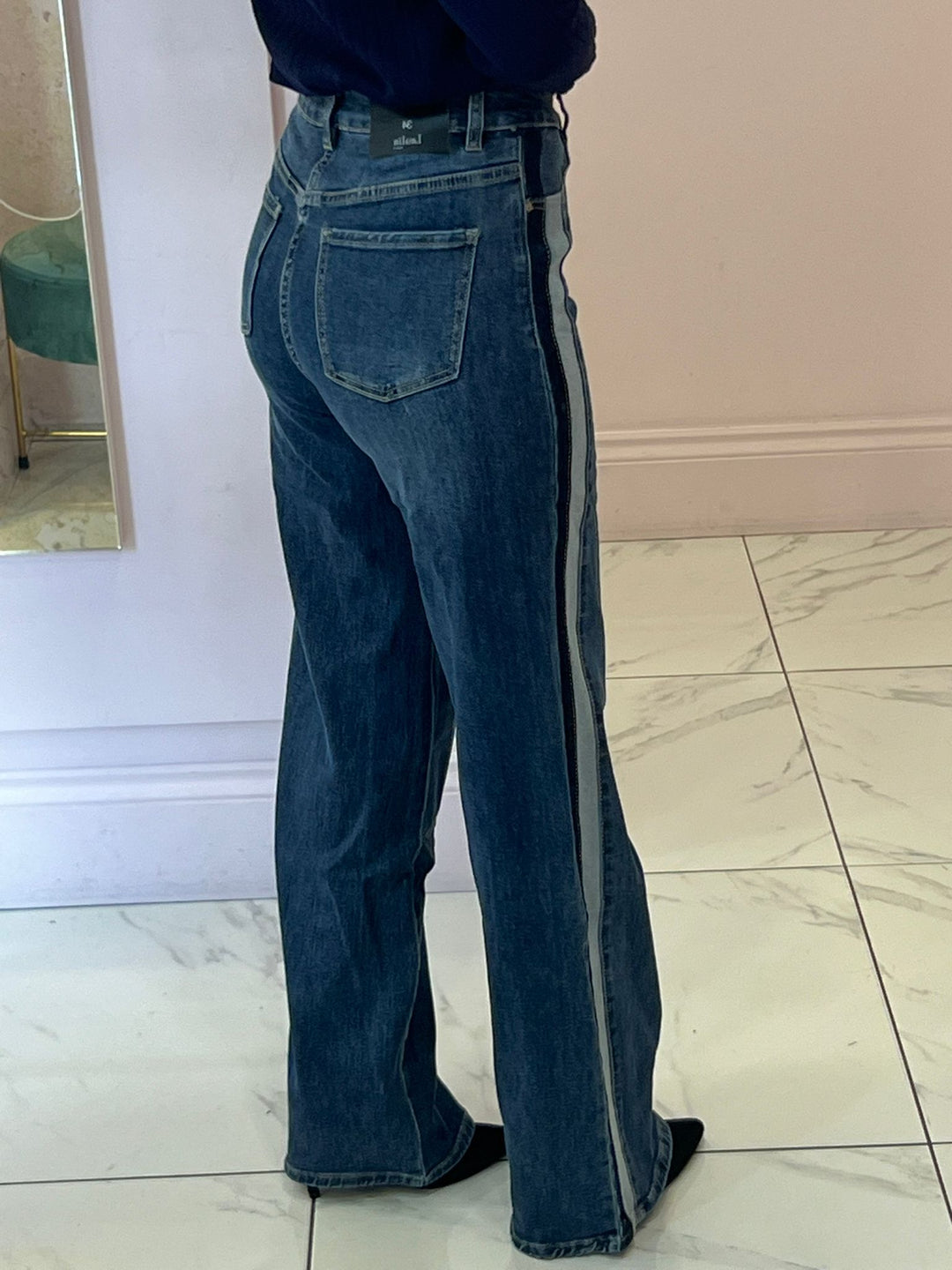 Leonie Dad Fit Stretch Jeans with darker Seam Detail